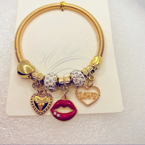 Bracelet Lips Love Hearts Crystals on wire in Golden tone. - Picture 2 of 6